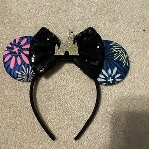 Magic Kingdom ears. Not Disney authentic worn once.